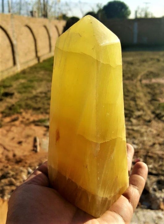 550 Grams Lemon Yellow Healing Tower: 550 Grams Lemon Yellow Healing TowerShipping Rate: $50.00 .shipping rates are determined by Parcel weight and destination.Combined shipping: We offer combine shipping on multiple items purchased to re