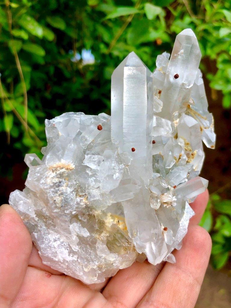 Quartz Cluster With Chloride Mineral - 193 Grams - 110X80X36 mm: Quartz Cluster With Chloride Mineral - 193 Grams - 110X80X36 mmShipping Rate: $36.00 .shipping rates are determined by Parcel weight and destination.Combined shipping: We offer combine shipping on mul