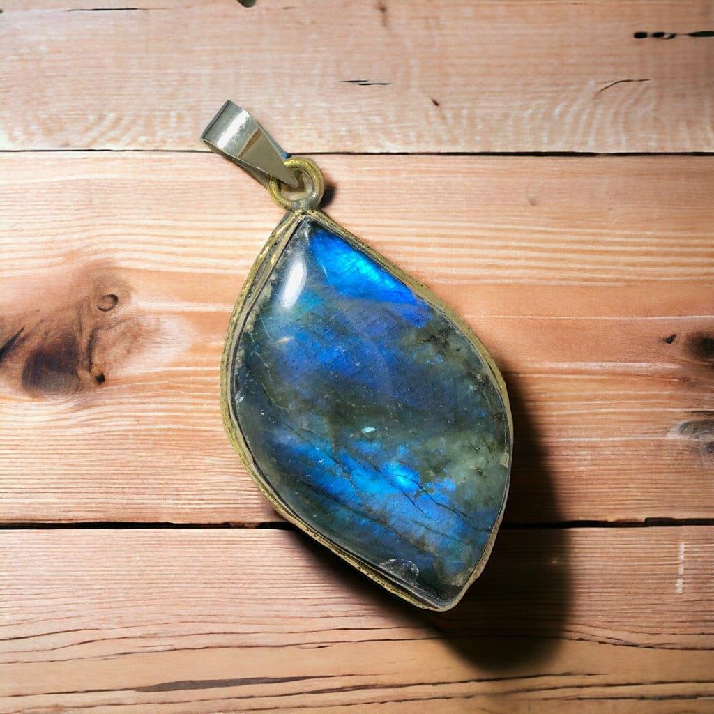 Blue Fire Labradorite Pendant Handmade Jewelry: Blue Fire Labradorite Pendant Handmade Jewelry Shipping: