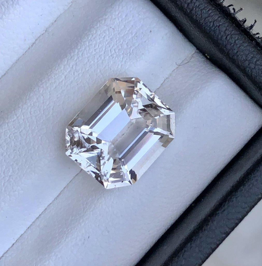 7.60 Carats Flawless Natural Morganite Gemstone - 13X11X8 mm: 7.60 Carats Flawless Natural Morganite Gemstone - 13X11X8 mmShipping Rate: $15.00 .shipping rates are determined by Parcel weight and destination.Combined shipping: We offer combine shipping on multip