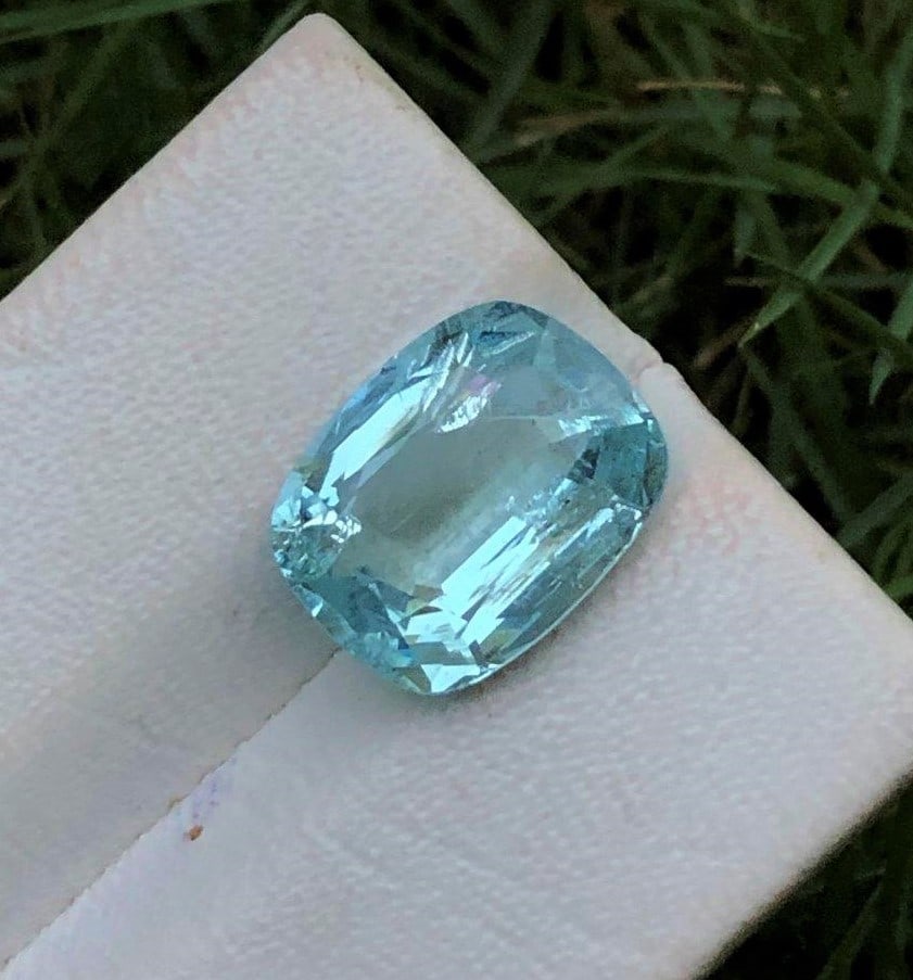 Natural Aquamarine Santa Maria Brazil - 5.55 Carats: Natural Aquamarine Santa Maria Brazil - 5.55 Carats - 13.5X10X7 mmShipping Rate: $15.00 .shipping rates are determined by Parcel weight and destination.Combined shipping: We offer combine shipping on