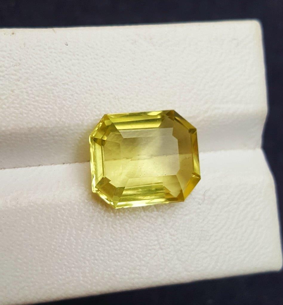 Yellowish Citrine Quartz - 9.5 Carats: Yellowish Citrine Quartz - 9.5 CaratsShipping Rate: $15.00 .shipping rates are determined by Parcel weight and destination.Combined shipping: We offer combine shipping on multiple items purchased to r