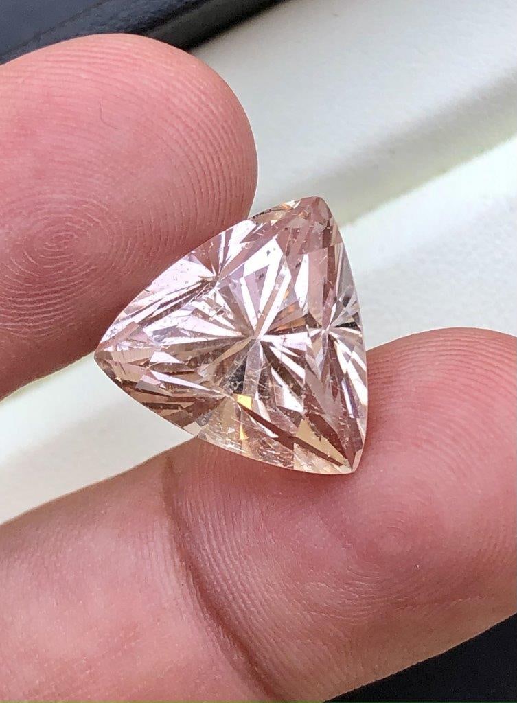 17.50 Carats Trillion Cut Natural Golden Topaz For Pendant - 15X15X12 mm: 17.50 Carats Trillion Cut Natural Golden Topaz For Pendant - 15X15X12 mm Shipping Rate: $15.00 .shipping rates are determined by Parcel weight and destination.Combined shipping: We offer combine shipp