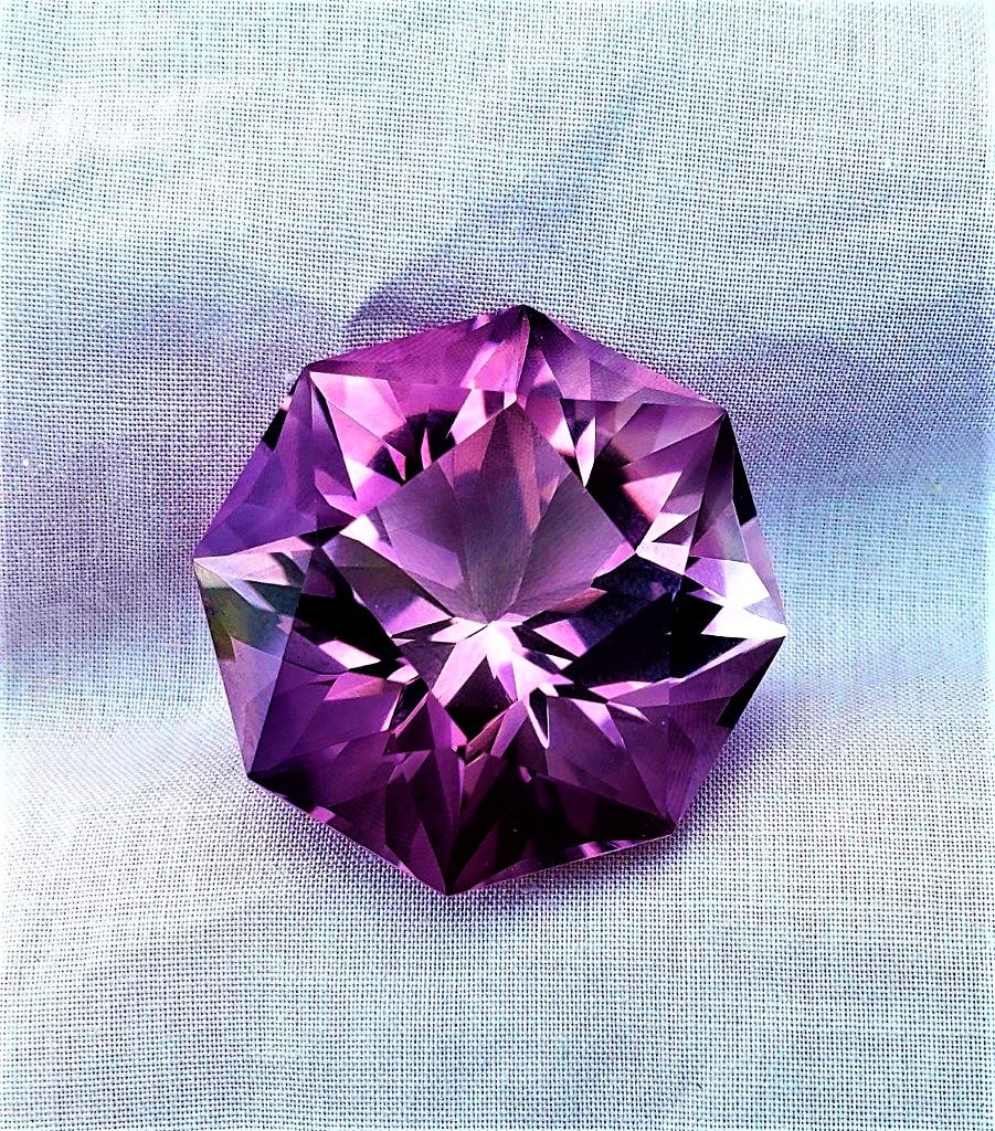 31.5 Carats Flower Beautiful Amethyst Cut stone: 31.5 Carats Flower Beautiful Amethyst Cut stone - 21X21X15 mmShipping Rate: $15.00 .shipping rates are determined by Parcel weight and destination.Combined shipping: We offer combine shipping on multi