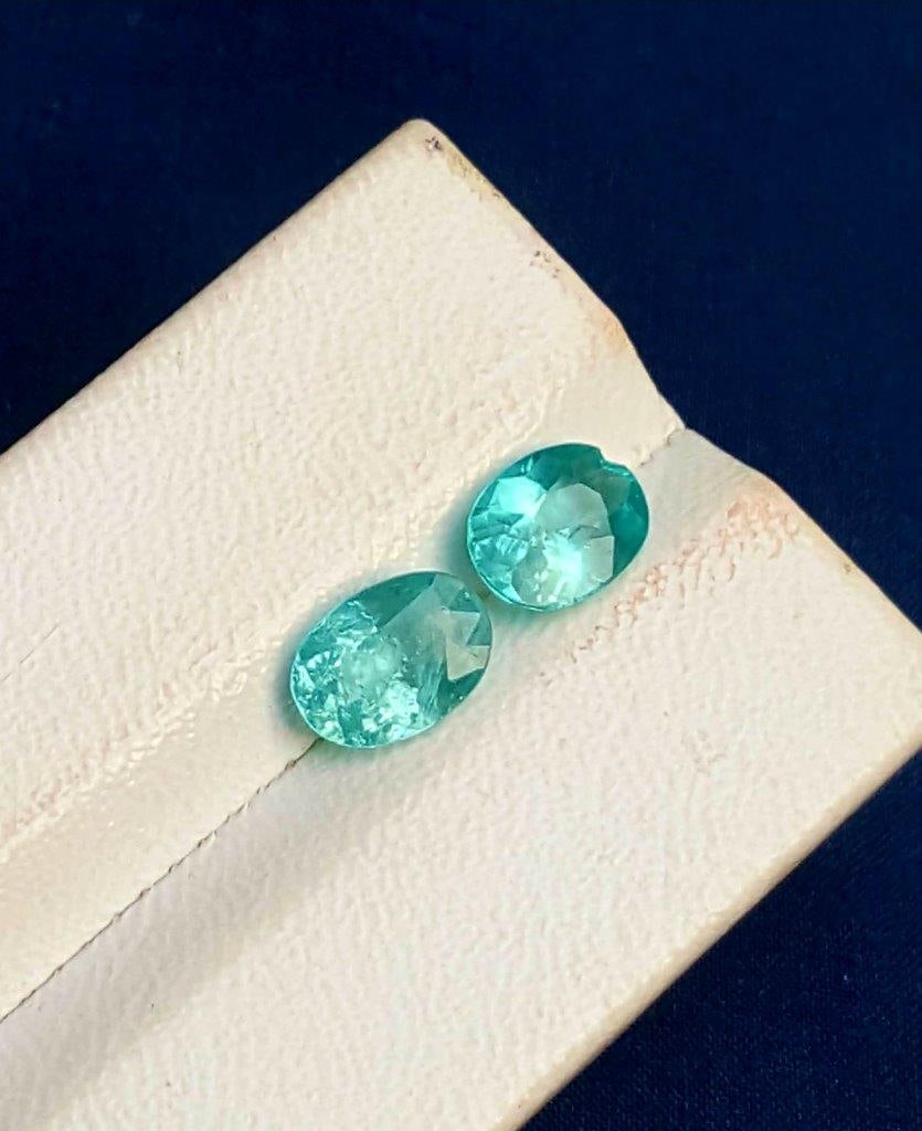 Greenish Blue Paired Apatite - 4.30 Carats: Greenish Blue Paired Apatite - 4.30 CaratsShipping Rate: $15.00 .shipping rates are determined by Parcel weight and destination.Combined shipping: We offer combine shipping on multiple items purchased