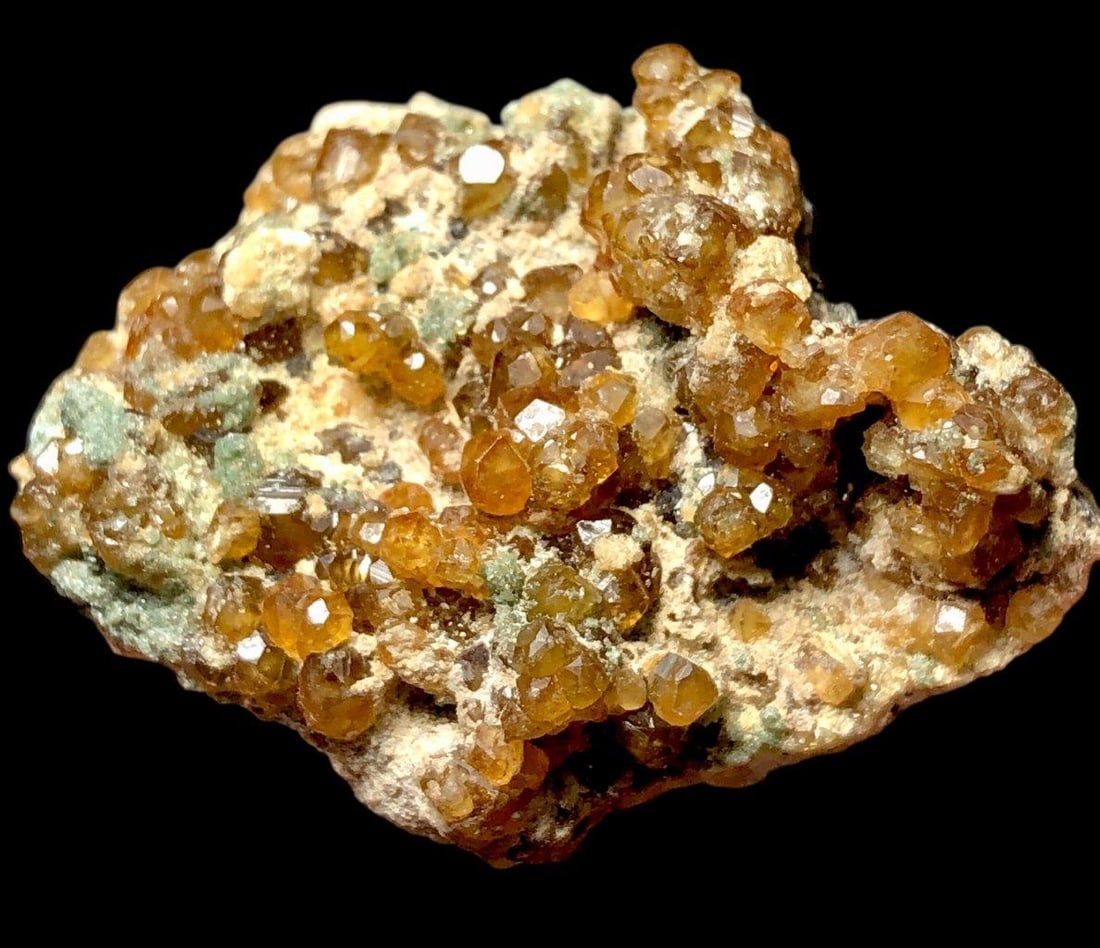 Natural Hessonite Garnet Crystals Mineral Specimen - 42X32X15 mm: Natural Hessonite Garnet Crystals Mineral Specimen - 42X32X15 mm Shipping Rate: 23$shipping rates are determined by Parcel weight and destination.Combined shipping: We offer combine shipping on multip