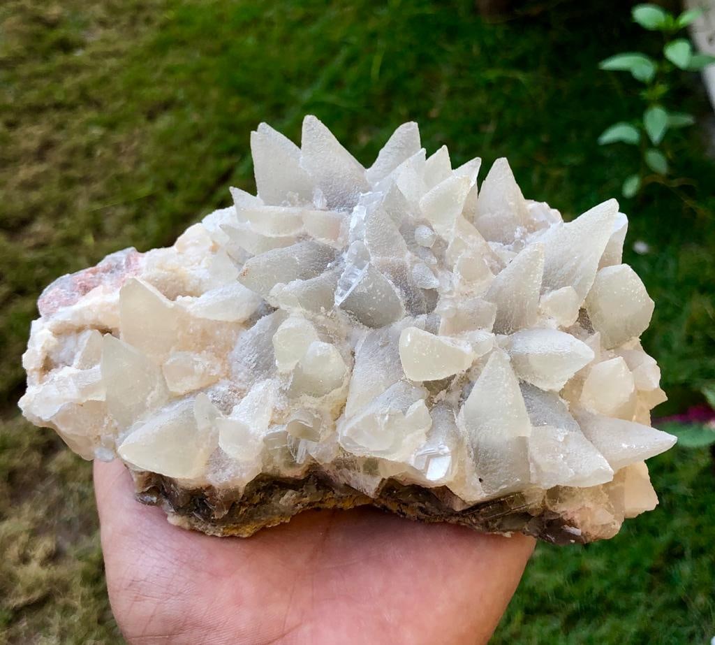 650 Grams Natural Dogtooth Calcite Specimen - 130X90X55 mm: 650 Grams Natural Dogtooth Calcite Specimen - 130X90X55 mmShipping Rate: FREE SHIPPING .shipping rates are determined by Parcel weight and destination.Combined shipping: We offer combine shipping on m