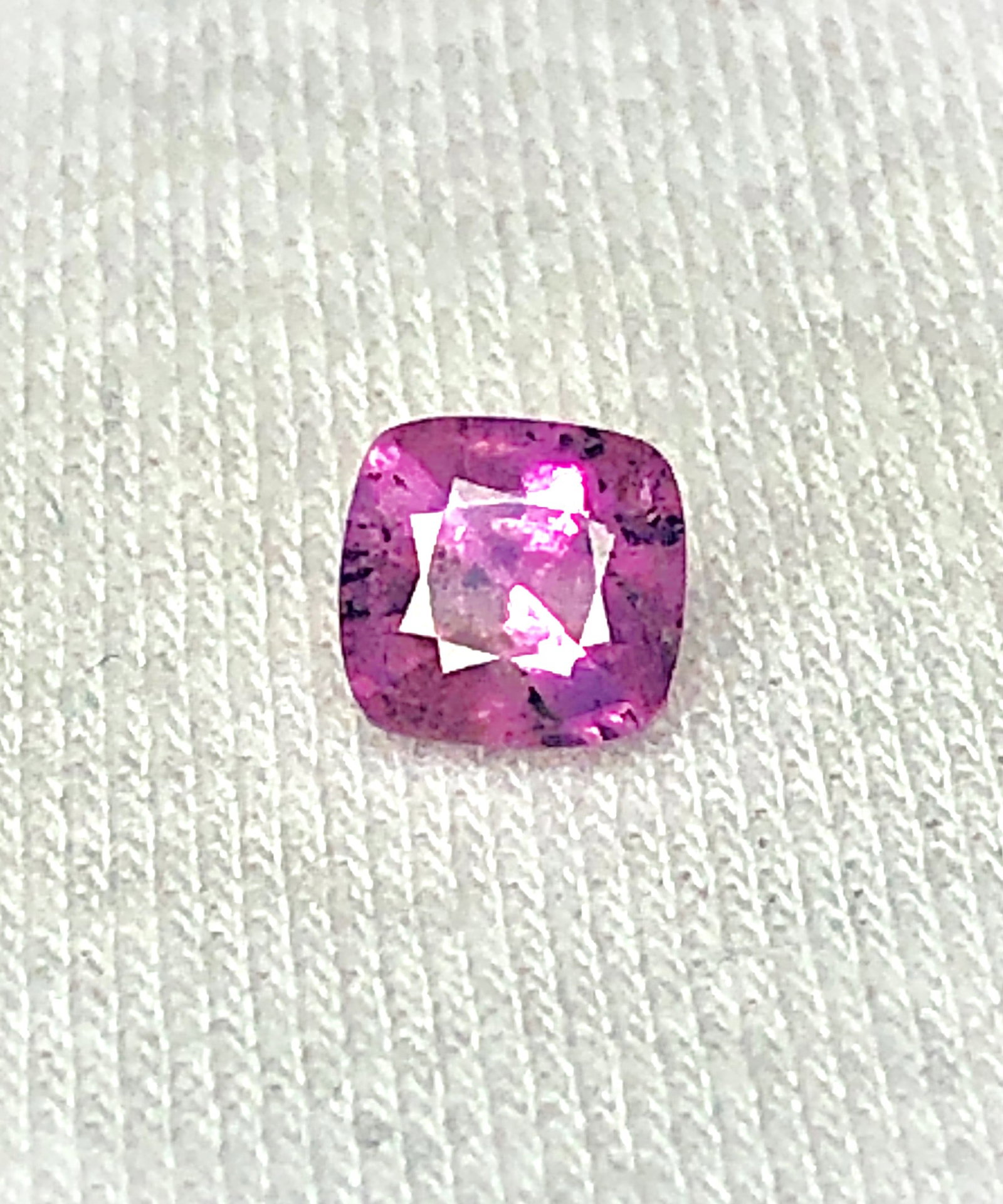 0.95 Carats Very Fine Quality Natural Pink Sapphire - 5X5X4 mm (1 of 5)