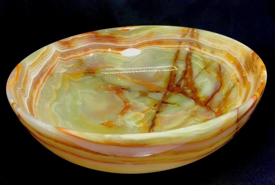 Big Sized Onyx Bowl - 3136 Grams: Big Sized Onyx Bowl - 3136 Grams - 290X95 mmShipping Rate: $100.00 .shipping rates are determined by Parcel weight and destination.Combined shipping: We offer combine shipping on multiple items purcha