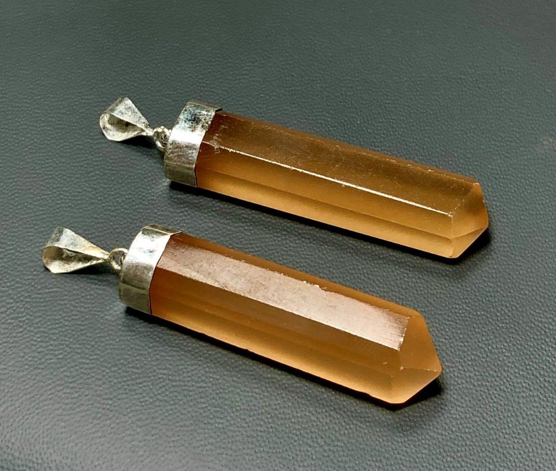 Pretty Honey Calcite Pendants in Silver: Pretty Honey Calcite Pendants in SilverShipping Rate: $23.00 .shipping rates are determined by Parcel weight and destination.Combined shipping: We offer combine shipping on multiple items purchased to