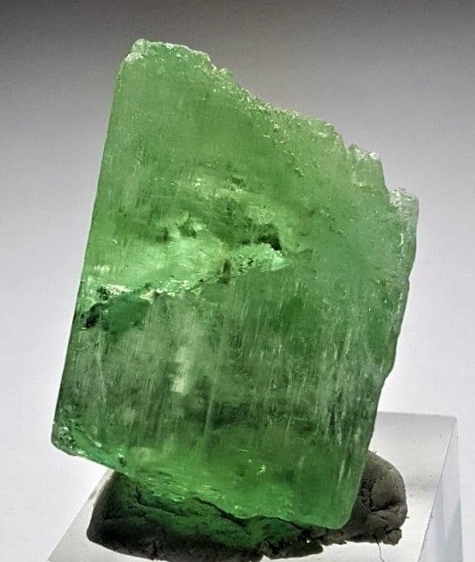 22.2 Grams Kunzite Crystal: 22.2 Grams Kunzite CrystalShipping Rate: $23.00 .shipping rates are determined by Parcel weight and destination.Combined shipping: We offer combine shipping on multiple items purchased to reduce shipp