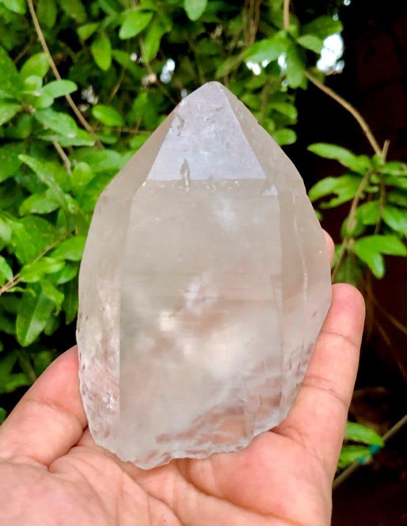 Clear Quartz Crystal - 413 Grams - 103X78X52 mm: Clear Quartz Crystal - 413 Grams - 103X78X52 mmShipping Rate: $45.00 .shipping rates are determined by Parcel weight and destination.Combined shipping: We offer combine shipping on multiple items purc