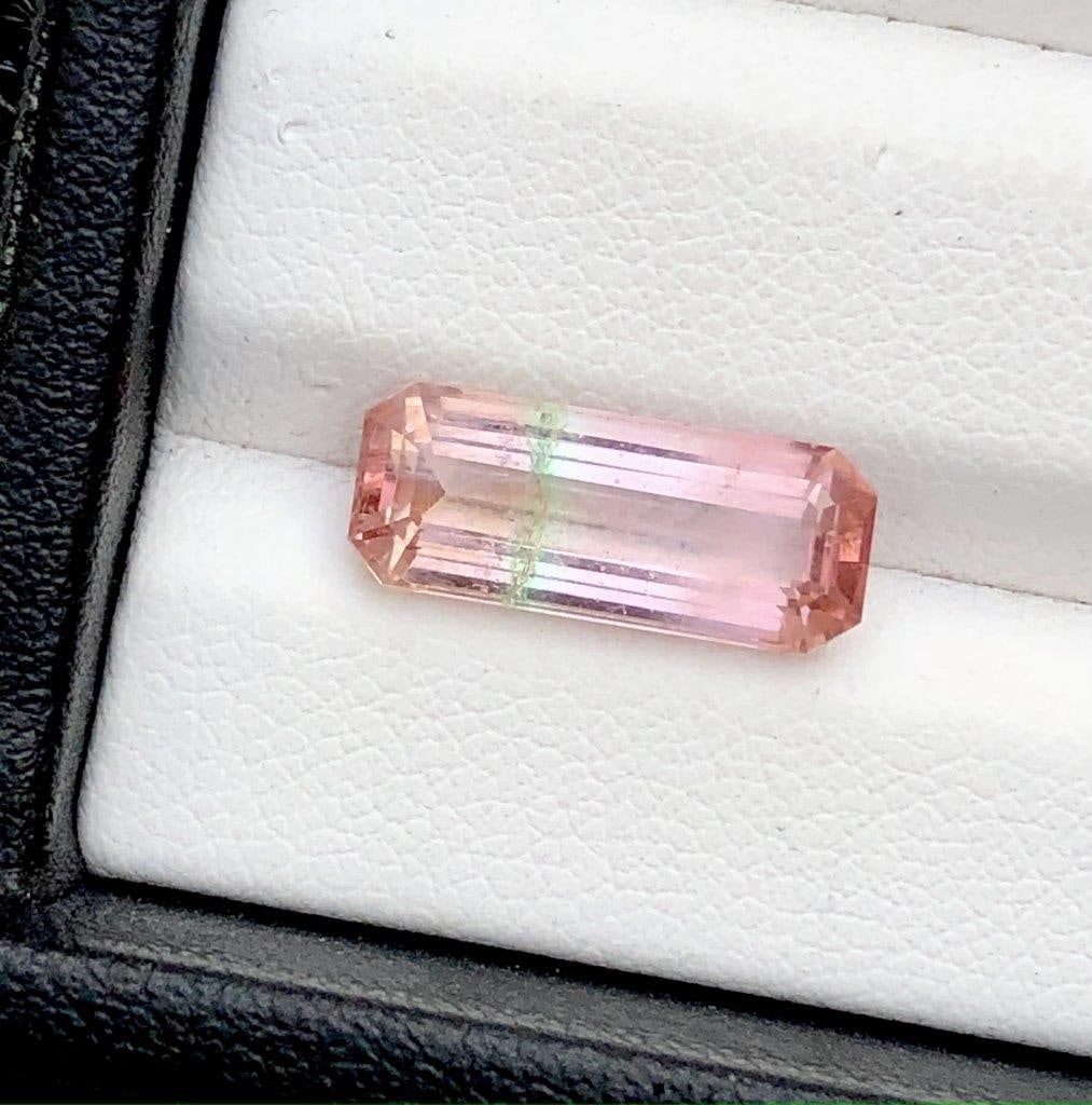 Bi Color Tourmaline Gemstone - 3.75 Carats - 15X5X5 mm: Bi Color Tourmaline Gemstone - 3.75 Carats - 15X5X5 mmShipping Rate: $15.00 .shipping rates are determined by Parcel weight and destination.Combined shipping: We offer combine shipping on multiple ite