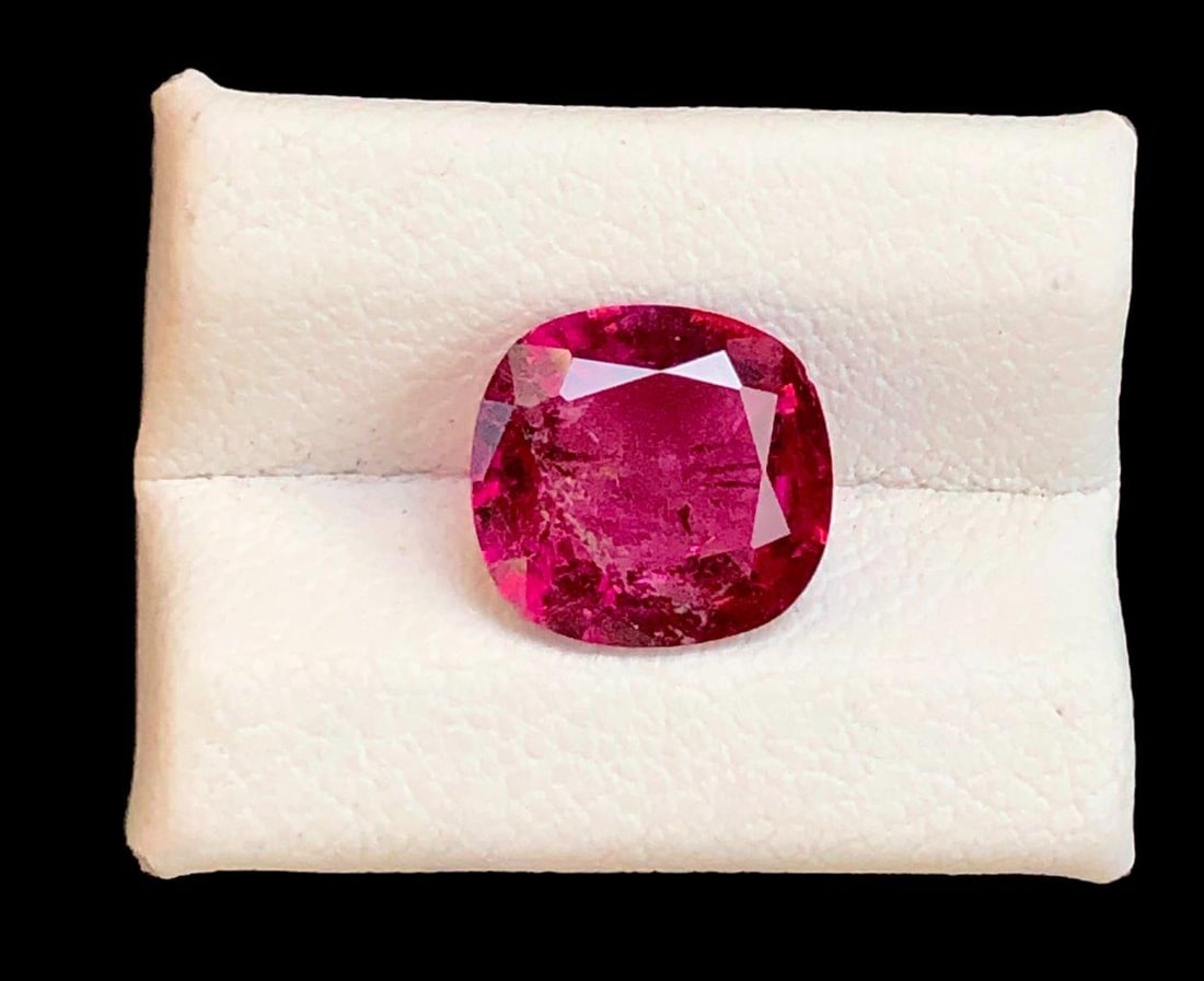 MH01 2.40 Carats Rubelite Tourmaline - 9X9X5 mm: MH01 2.40 Carats Rubelite Tourmaline - 9X9X5 mmShipping Rate: $15.00 .shipping rates are determined by Parcel weight and destination.Combined shipping: We offer combine shipping on multiple items purc