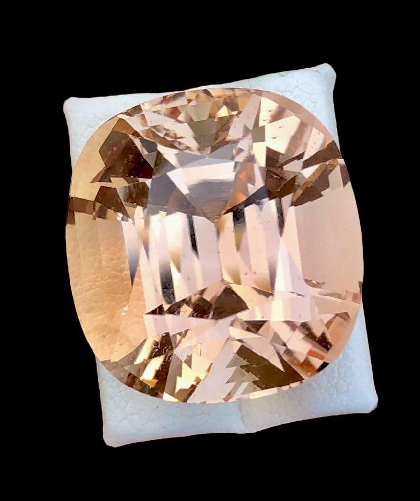 AAA Quality Golden Topaz -49.30 Carats - 21X20X15 mm: AAA Quality Golden Topaz -49.30 Carats - 21X20X15 mmShipping Rate: $15.00 .shipping rates are determined by Parcel weight and destination.Combined shipping: We offer combine shipping on multiple items