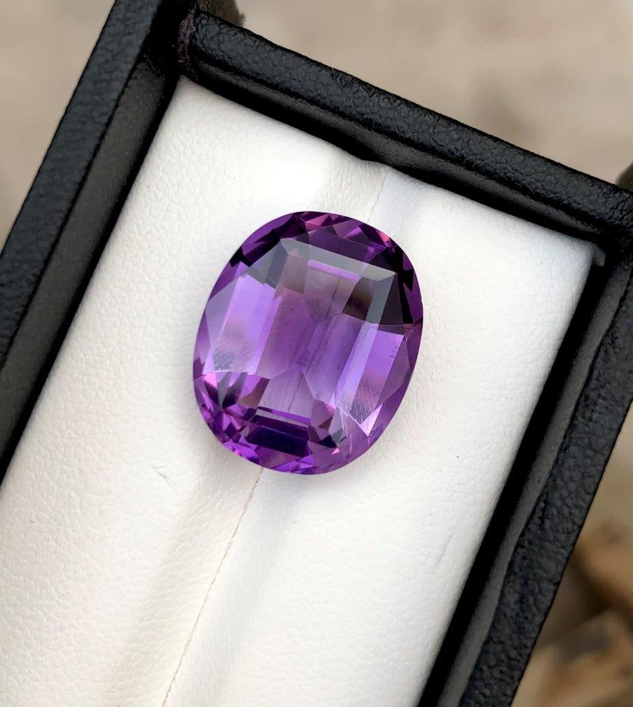 Very Fine Quality Natural Amethyst - 13.75 Carats - 18X15X9 mm (1 of 3)