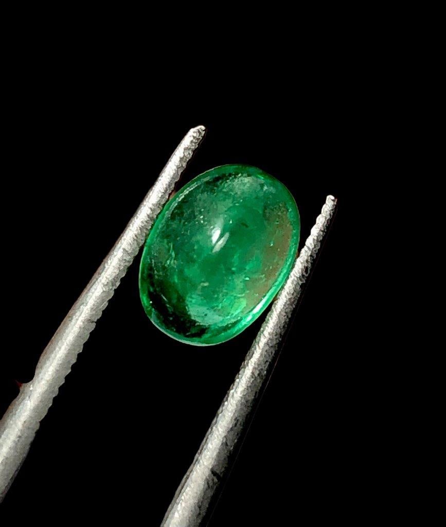 1.05 Carats Beautiful Emerald Cab - 8X6X4 mm: 1.05 Carats Beautiful Emerald Cab - 8X6X4 mmShipping Rate: $15.00 .shipping rates are determined by Parcel weight and destination.Combined shipping: We offer combine shipping on multiple items purchas