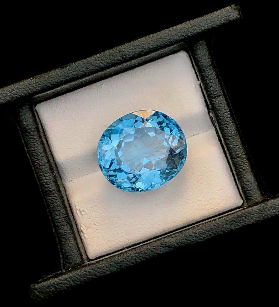 London Blue Topaz AAA Quality Gemstone - 10.85 Carats - 15X13X7 mm: London Blue Topaz AAA Quality Gemstone - 10.85 Carats - 15X13X7 mmShipping Rate: $15.00 .shipping rates are determined by Parcel weight and destination.Combined shipping: We offer combine shipping on