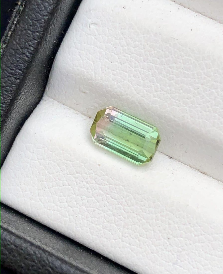 Bi Colour Tourmaline - 1.15 Crts - 8X4X4 mm: Bi Colour Tourmaline - 1.15 Crts - 8X4X4 mm Shipping Rate: $15.00 .shipping rates are determined by Parcel weight and destination.Combined shipping: We offer combine shipping on multiple items purchas
