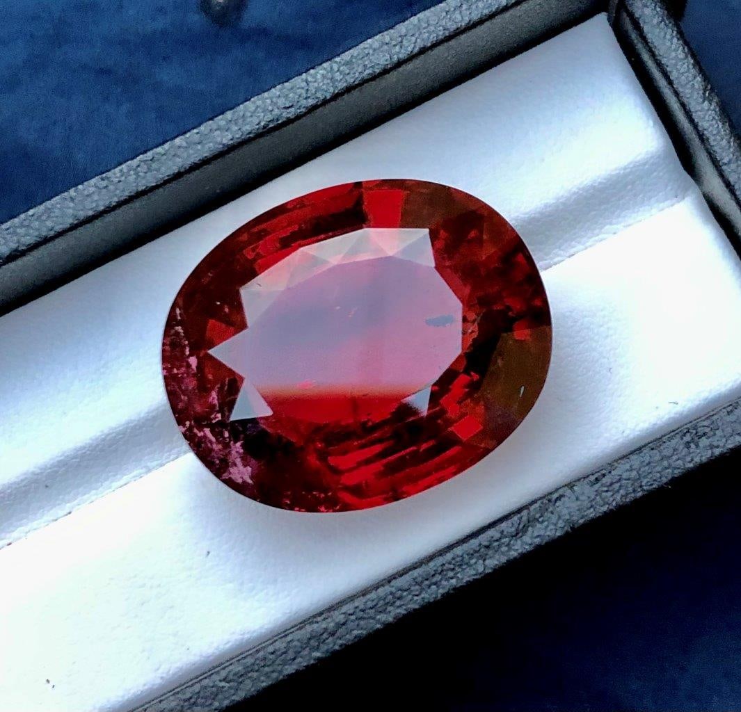 69.70 Carats Rubelite Tourmaline - 29X24X15 mm: 69.70 Carats Rubelite Tourmaline - 29X24X15 mmShipping Rate: $15.00 .shipping rates are determined by Parcel weight and destination.Combined shipping: We offer combine shipping on multiple items purch