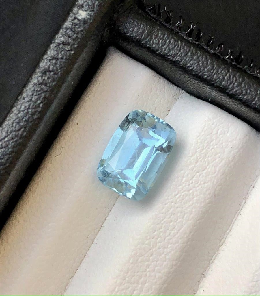 3.65 Carats Santa Maria Aquamarine - 10X8X6 mm: 3.65 Carats Santa Maria Aquamarine - 10X8X6 mmShipping Rate: $15.00 .shipping rates are determined by Parcel weight and destination.Combined shipping: We offer combine shipping on multiple items purch