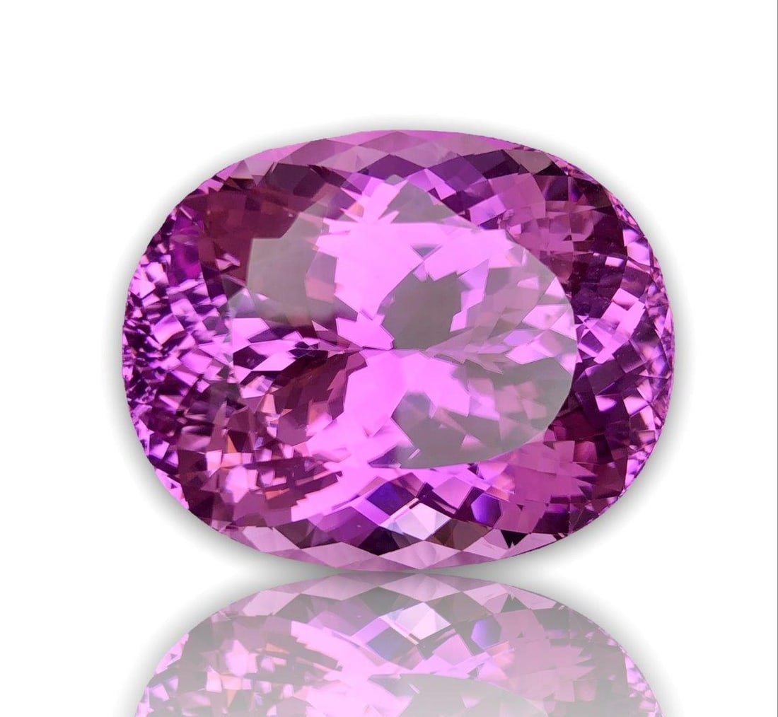 421.50 Carats AAA Quality Natural Kunzite - Collection Piece - 47.9X38.3X31.2 mm: 421.50 Carats AAA Quality Natural Kunzite - Collection Piece - 47.9X38.3X31.2 mmShipping Rate: $15.00 .shipping rates are determined by Parcel weight and destination.Combined shipping: We offer combin