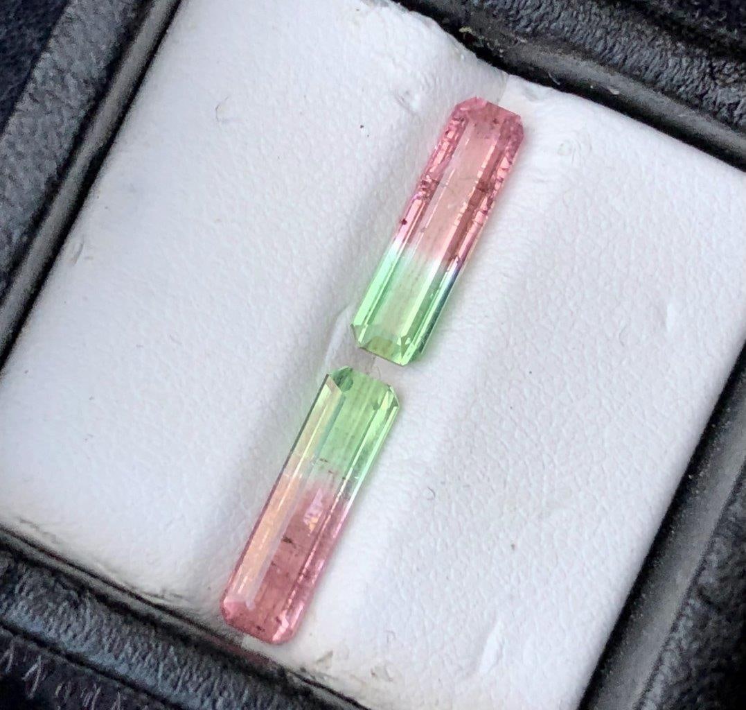 3.65 Carats Bi Color Tourmalines - Calibrated Pairs - 14X4X3 mm: 3.65 Carats Bi Color Tourmalines - Calibrated Pairs - 14X4X3 mmShipping Rate: $15.00 .shipping rates are determined by Parcel weight and destination.Combined shipping: We offer combine shipping on mul