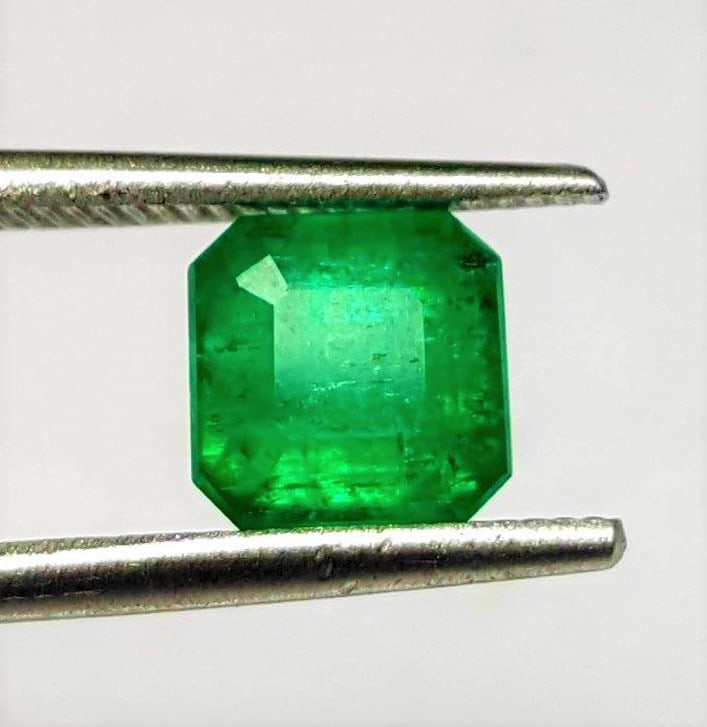 Vivid Green Natural Emerald - 1.05 Carats - 6X6X5 mm: Vivid Green Natural Emerald - 1.05 Carats - 6X6X5 mmShipping Rate: $15.00 .shipping rates are determined by Parcel weight and destination.Combined shipping: We offer combine shipping on multiple items
