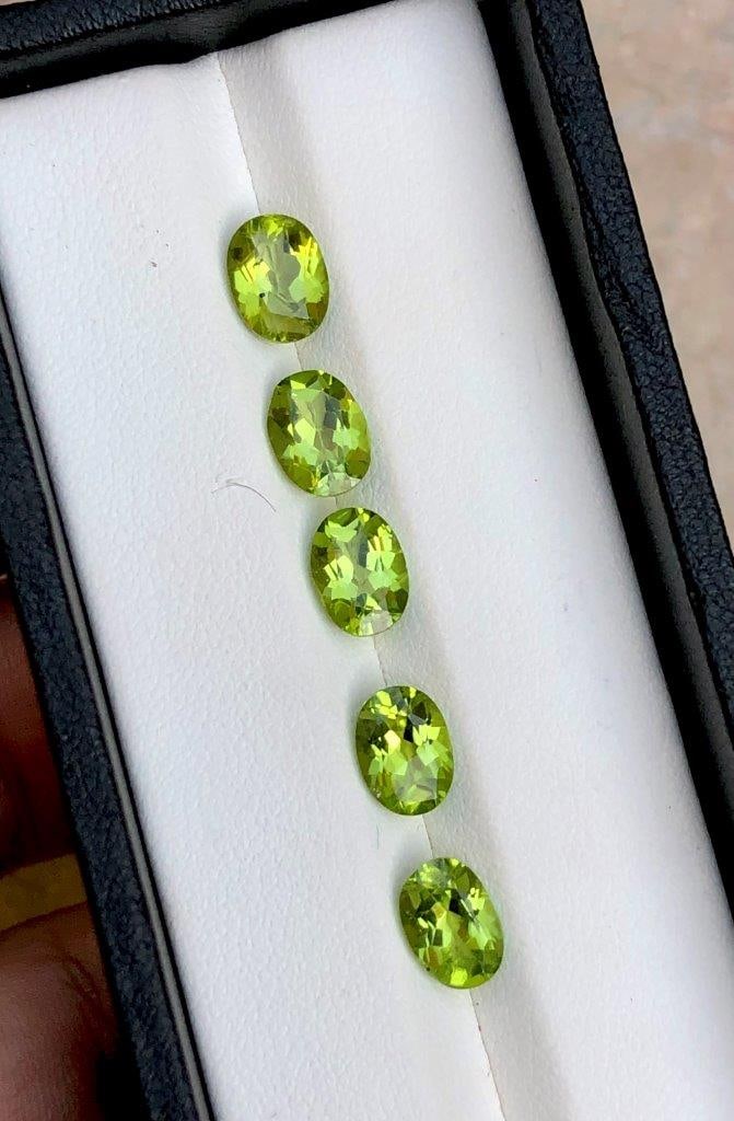 6.5 Carats Jewelry Size Peridot Lot (1 of 4)