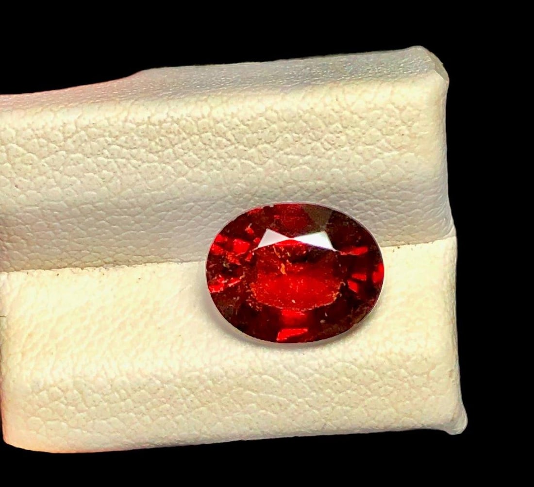 4.10 Carats Spessartite garnet - 10X9X5 mm (1 of 3)