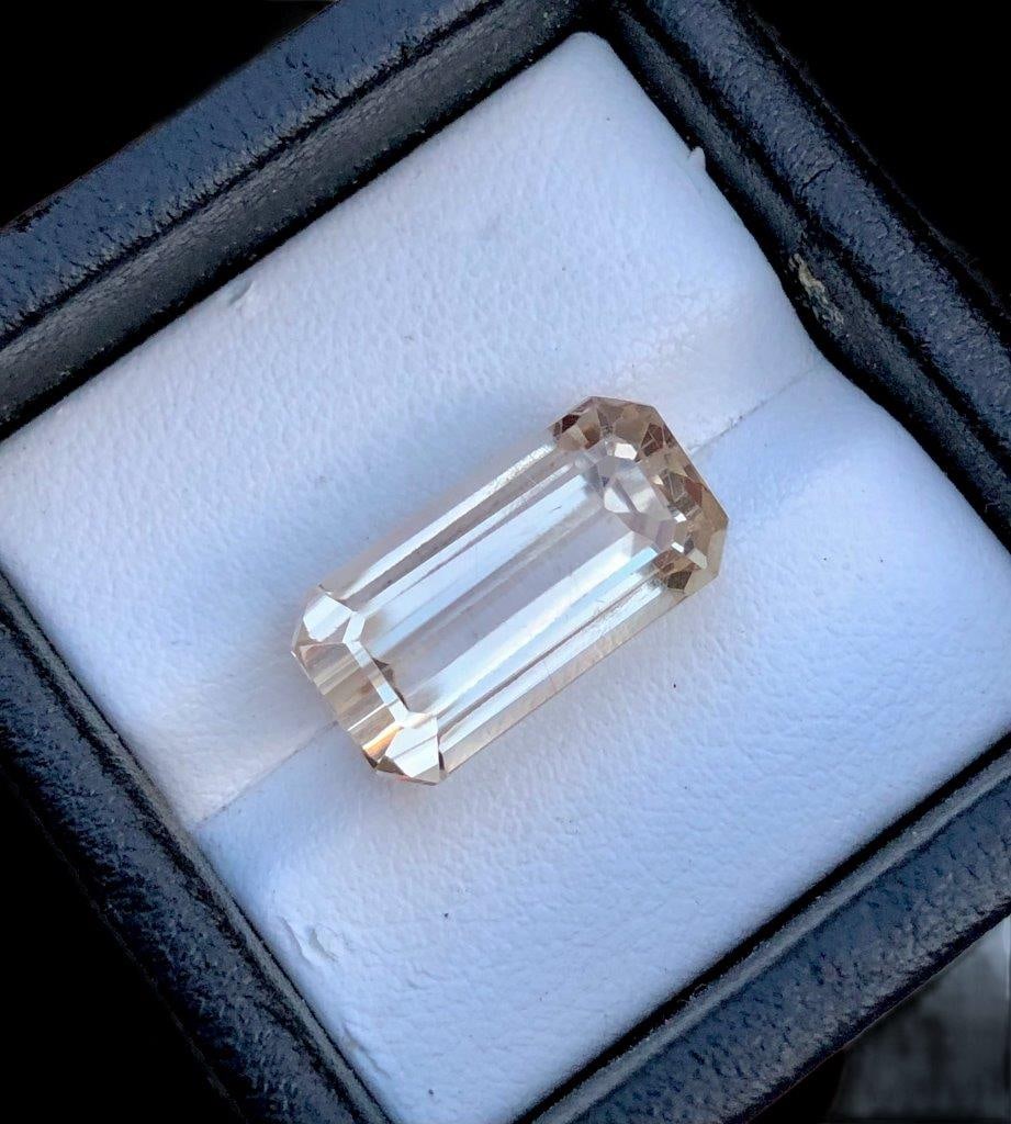 12.30 Carats Golden Kunzite - 18X16X9 mm: 12.30 Carats Golden Kunzite - 18X16X9 mm Shipping Rate: FREE SHIPPINGshipping rates are FREE WORLDWIDECombined shipping: We offer combine shipping on multiple items purchased to reduce shipping cost.