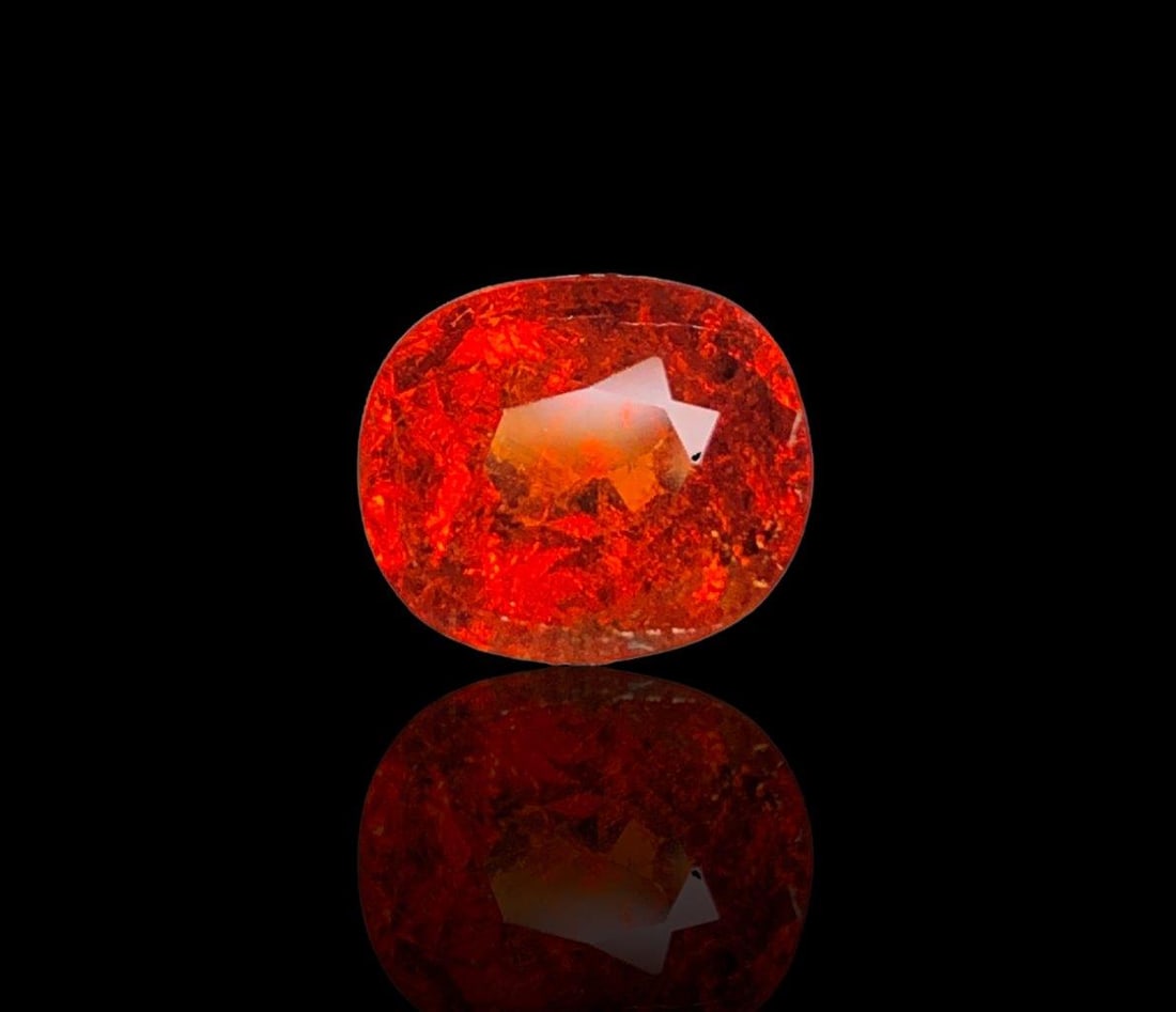 Spessartite Garnet - 3.35 Carats - 10X8X5 mm: Spessartite Garnet - 3.35 Carats - 10X8X5 mm Shipping Rate: FREE SHIPPINGshipping rates are FREE WORLDWIDECombined shipping: We offer combine shipping on multiple items purchased to reduce shipping co