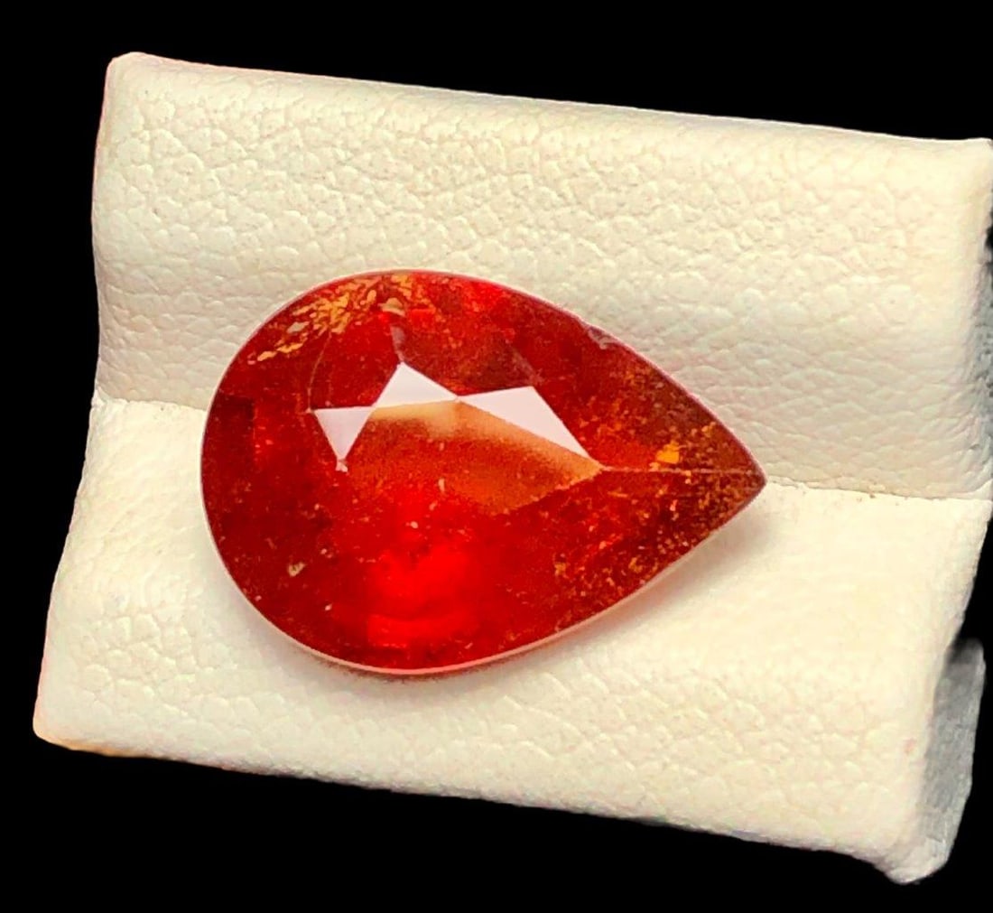 Spessartite Garnet Pear Faceted Gemstone - 8.40 Carats 15X11X7 mm: Spessartite Garnet Pear Faceted Gemstone - 8.40 Carats 15X11X7 mm Shipping Rate: FREE SHIPPINGshipping rates are FREE WORLDWIDECombined shipping: We offer combine shipping on multiple items purchased