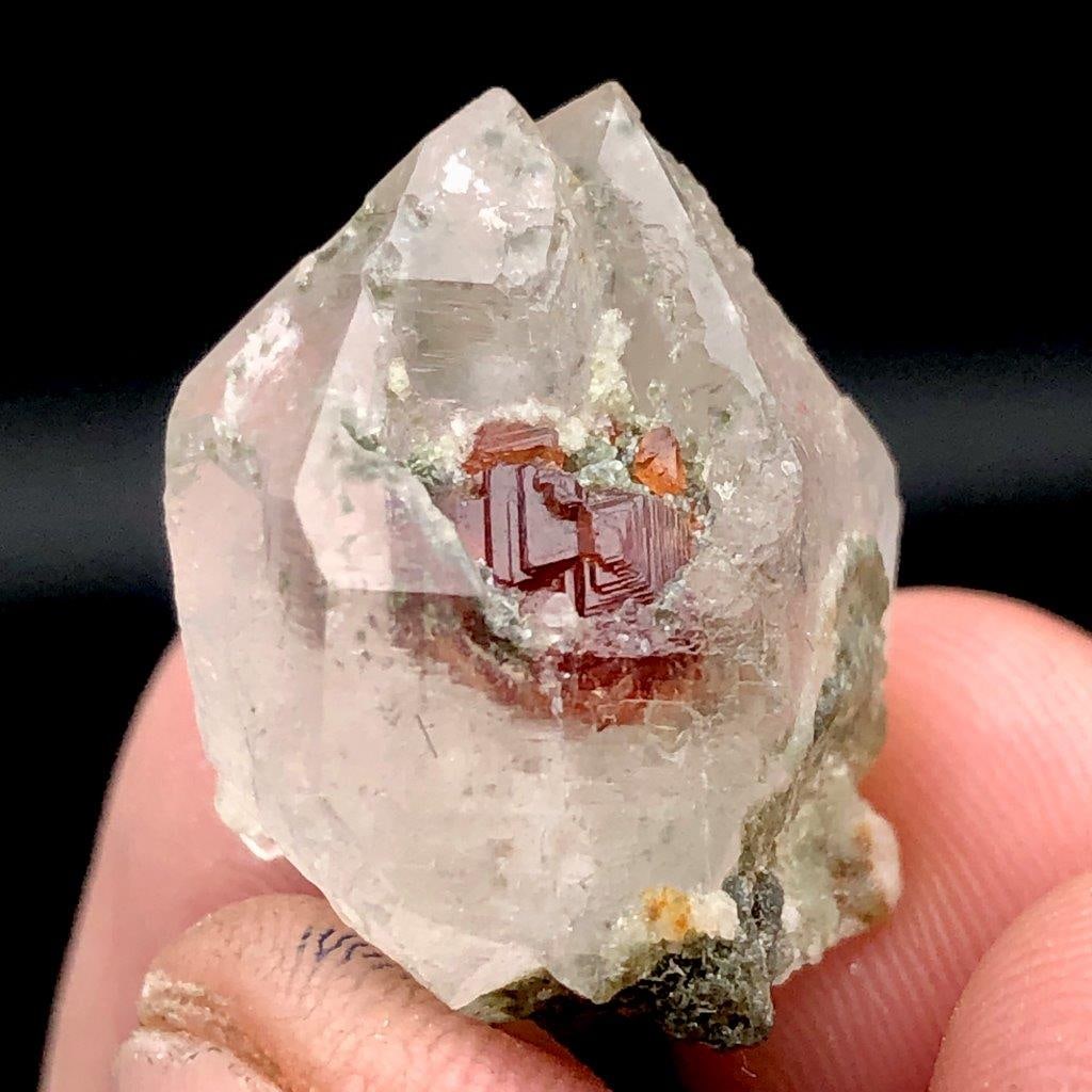 Quartz With Garnet Crystal - 7.35 Grams - 18X16X22 mm: Quartz With Garnet Crystal - 7.35 Grams - 18X16X22 mm Shipping Rate: 23$ WorldWideshipping rates are determined by Parcel weight and destination.Combined shipping: We offer combine shipping on multipl