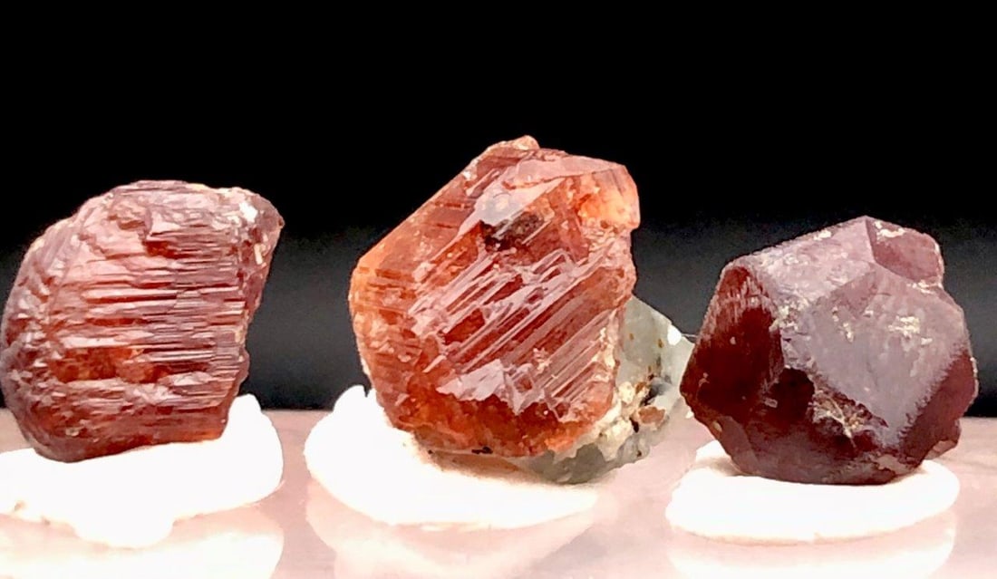 Natural Garnet Crystals - 16 Carats: Natural Garnet Crystals - 16 Carats Shipping Rate: 23$ WorldWideshipping rates are determined by Parcel weight and destination.Combined shipping: We offer combine shipping on multiple items purchased
