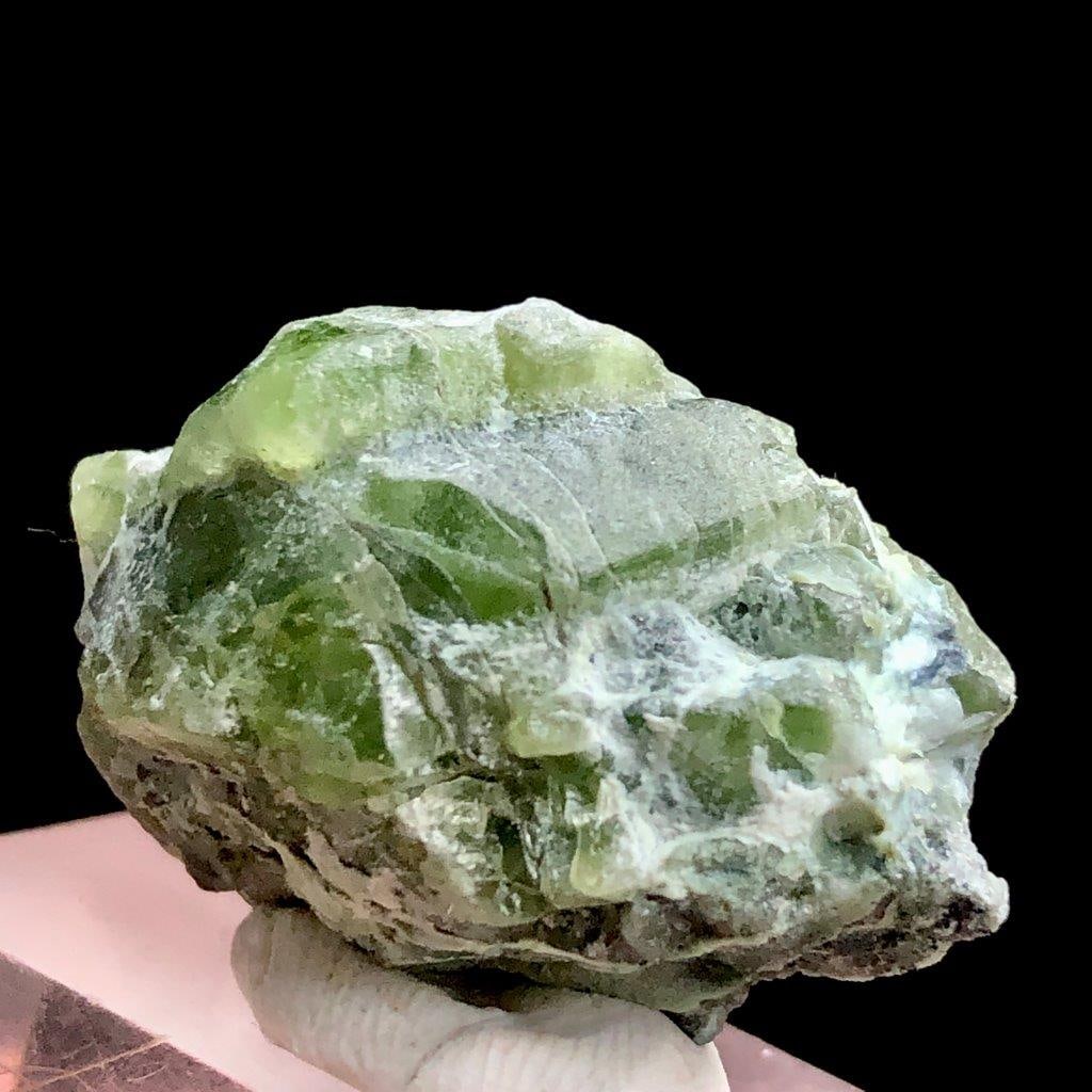 16 Grams Natural Peridot Mineral Specimen - 34X21X19 mm: 16 Grams Natural Peridot Mineral Specimen - 34X21X19 mm Shipping Rate: 23$ WorldWideshipping rates are determined by Parcel weight and destination.Combined shipping: We offer combine shipping on multi