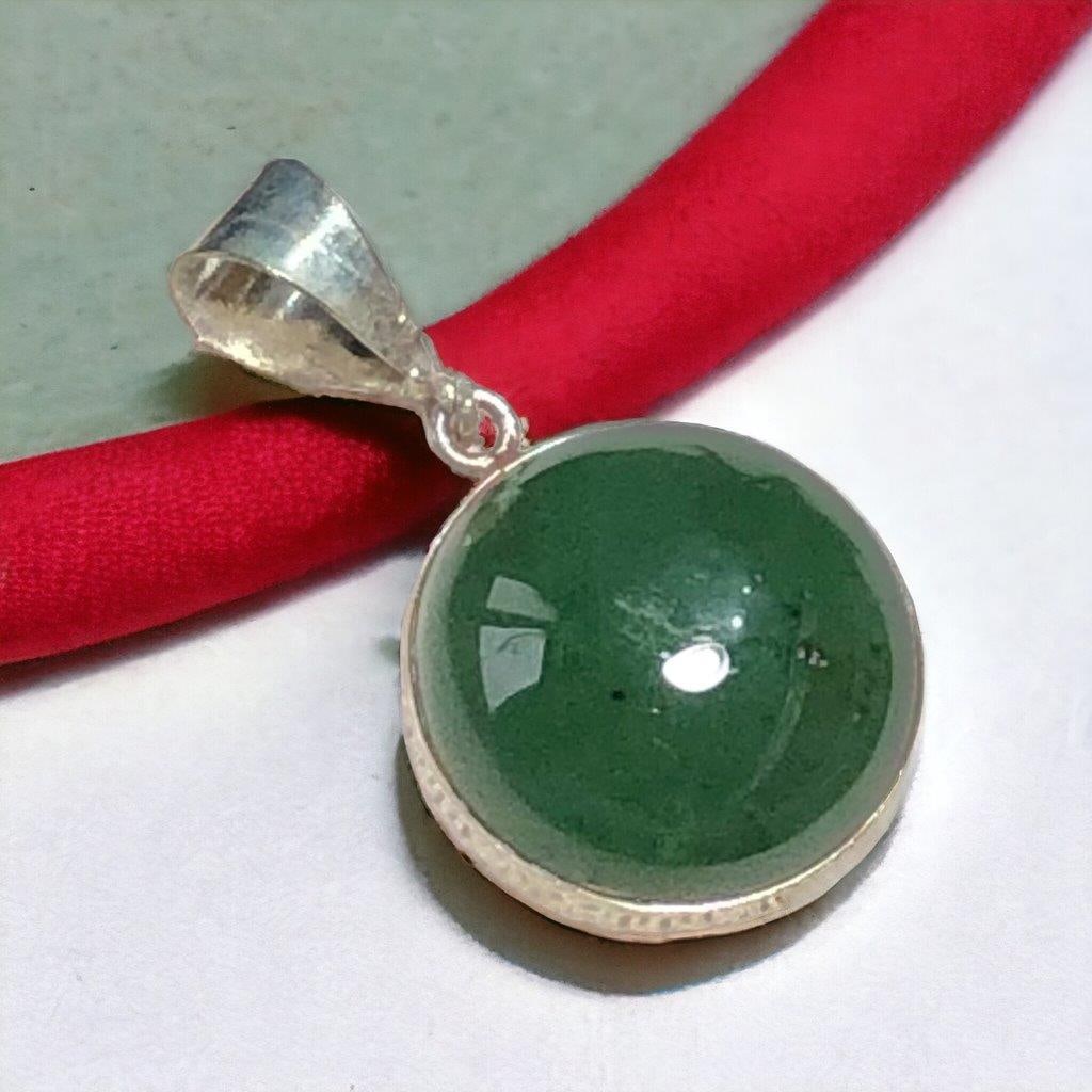 Round Nephrite Jade pendant: Round Nephrite Jade pendant Shipping: