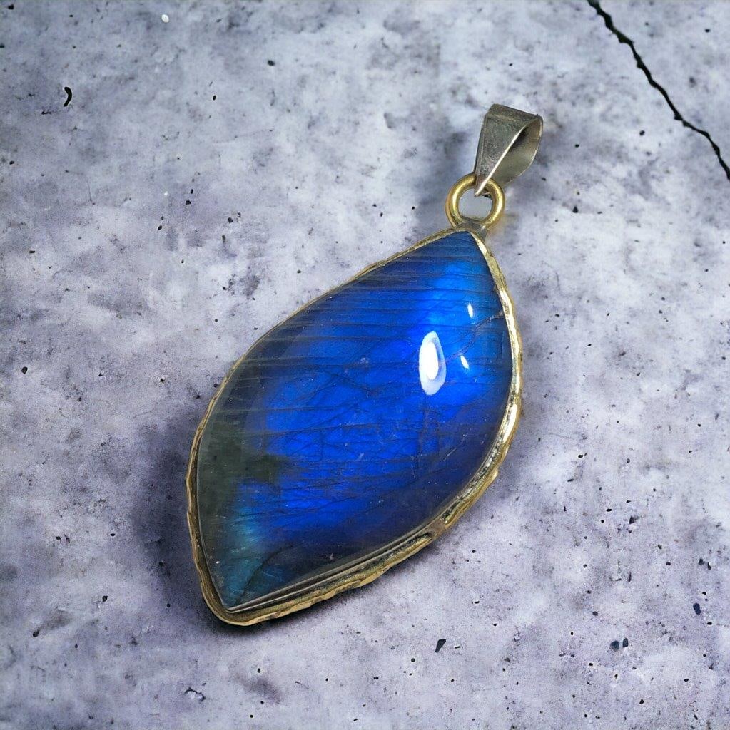 AAA Quality Blue Fire Labradorite Gemstone Handmade Pendant: AAA Quality Blue Fire Labradorite Gemstone Handmade Pendant Shipping: