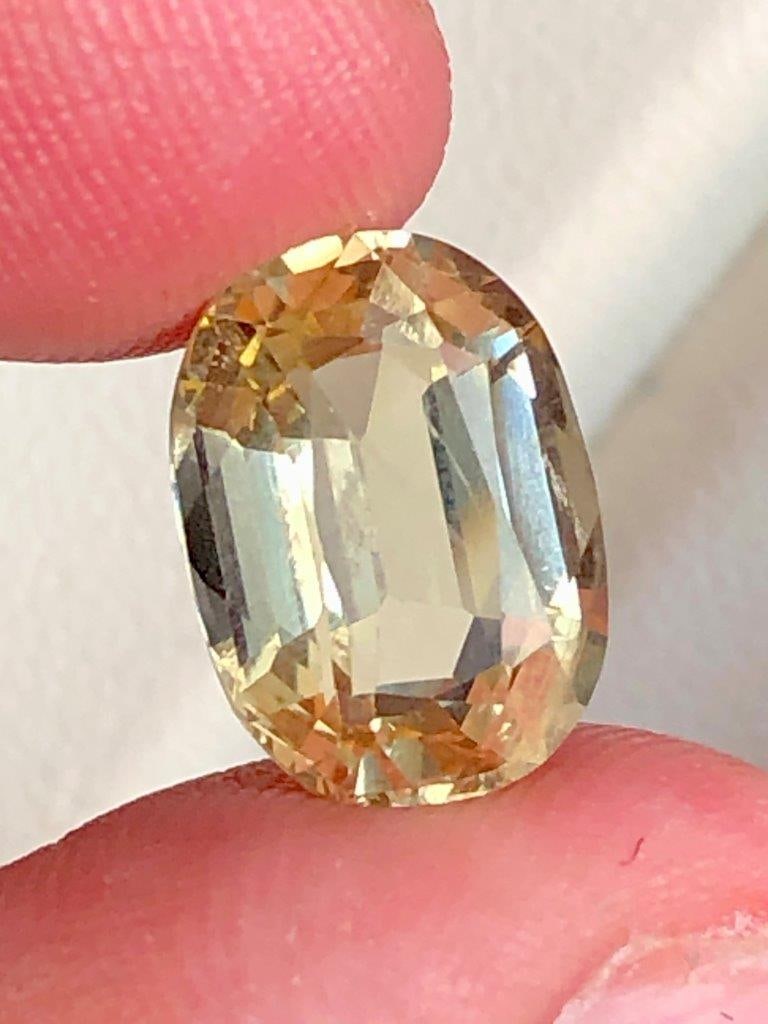 4.30 Carats Natural Citrine Quartz Gemstone - 13X9X7 mm: 4.30 Carats Natural Citrine Quartz Gemstone - 13X9X7 mm