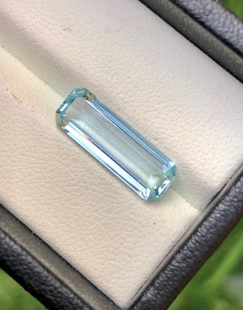 3.60 Carats Natural Santa Maria Aquamarine Gemstone - 18X7X4 mm (1 of 3)