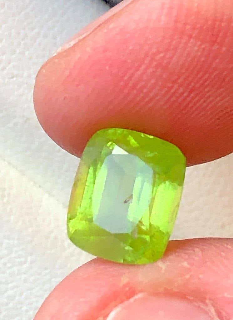 4.15 Carats Perrot Green Natural Peridot Gemstone - 10X8X7 mm: 4.15 Carats Perrot Green Natural Peridot Gemstone - 10X8X7 mm Shipping: