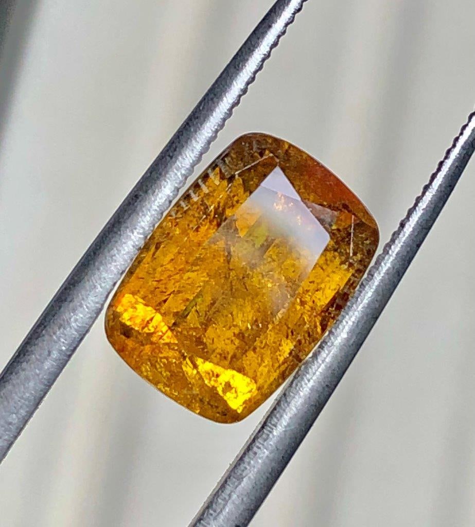 4.65 Carats Natural Sphene Gemstone: 4.65 Carats Natural Sphene Gemstone Shipping: