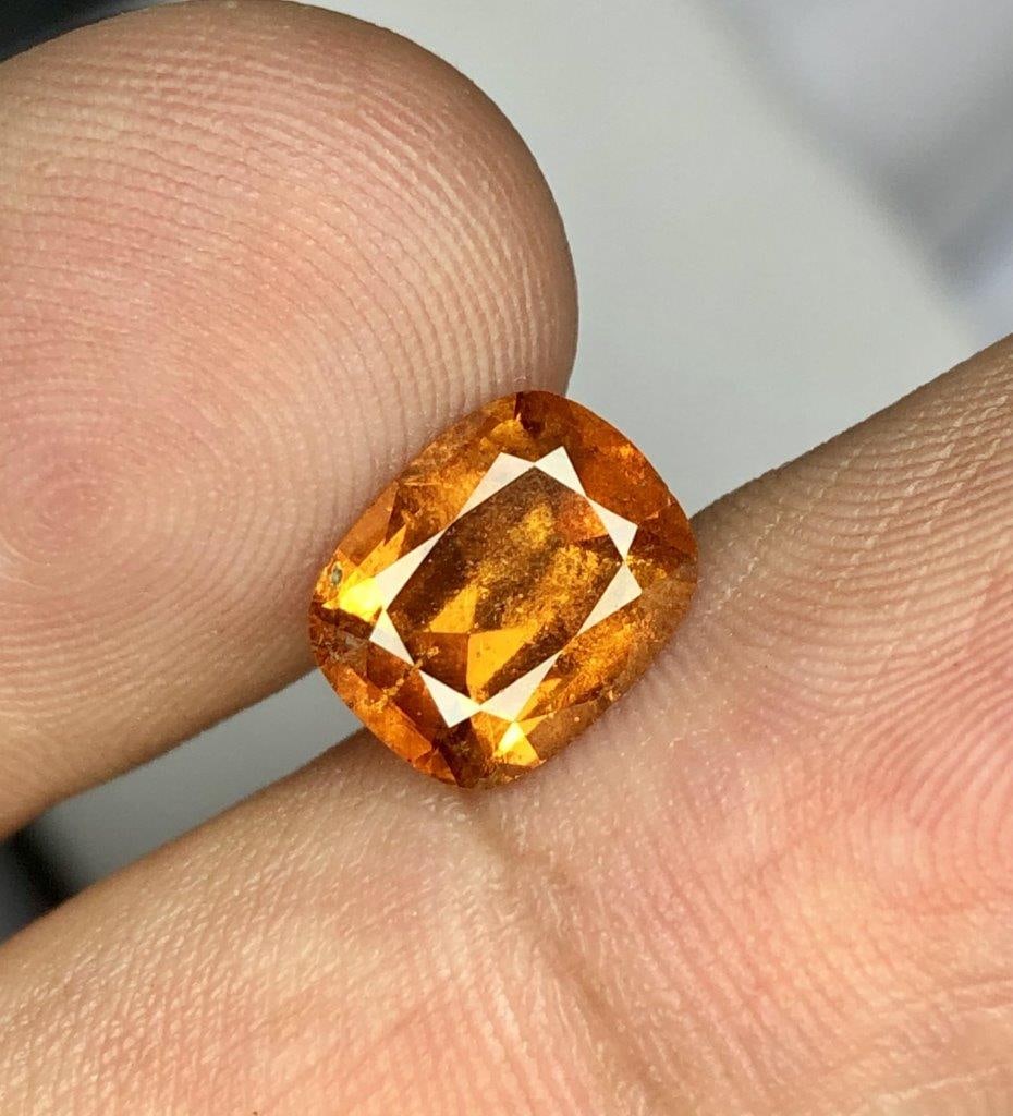 2.50 Carats Hessonite Garnet Gemstone - 9X7X4.5 mm: 2.50 Carats Hessonite Garnet Gemstone - 9X7X4.5 mm Shipping: