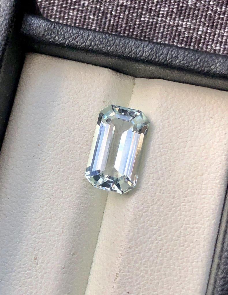 3.35 carats Emerald Cut Natural Aquamrine Gemstone - 12X8X6 mm: 3.35 carats Emerald Cut Natural Aquamrine Gemstone - 12X8X6 mm Shipping: