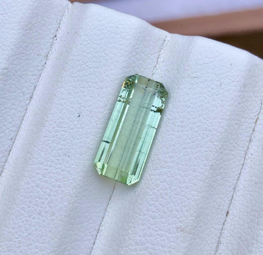 3.95 Carats Natural tourmaline - 14X11X4 mm: 3.95 Carats Natural tourmaline - 14X11X4 mmShipping: