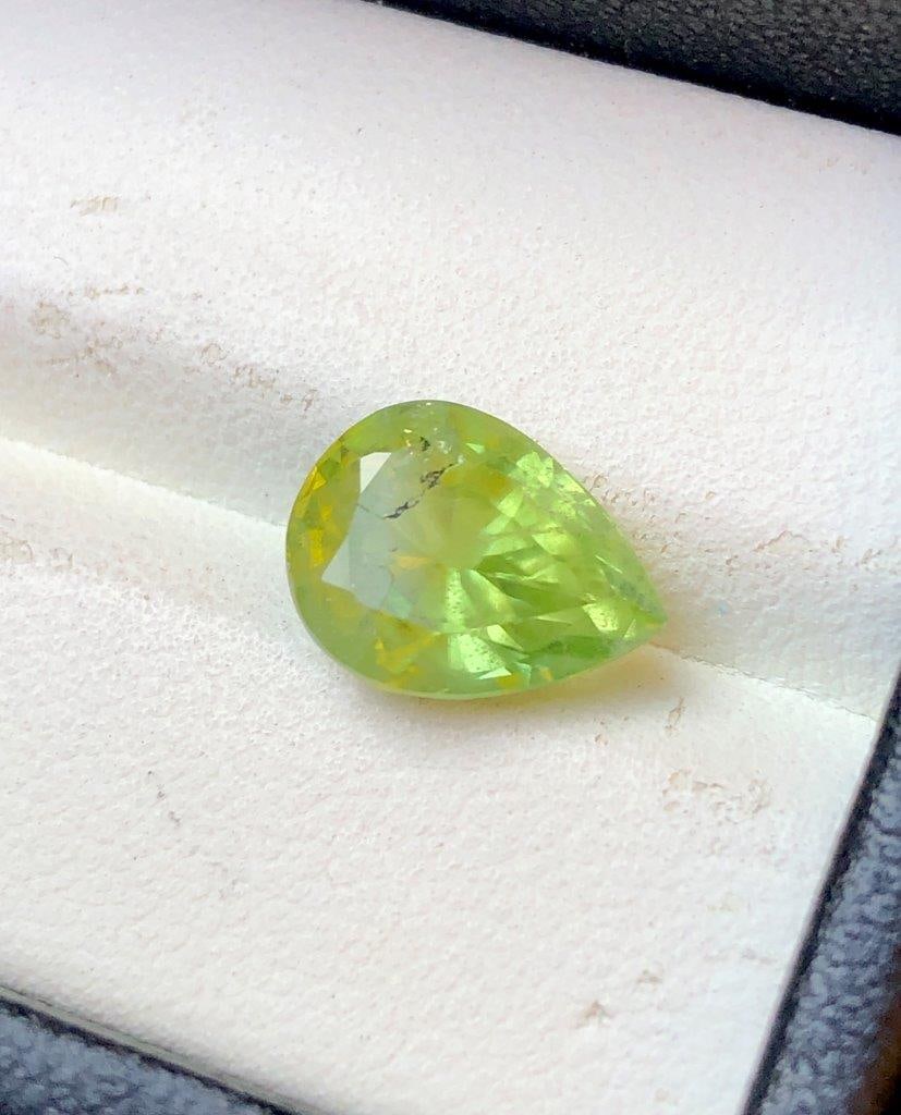 4.10 Carats Natural Peridot Gemstone - 11X9X7 mm: 4.10 Carats Natural Peridot Gemstone - 11X9X7 mm Shipping: