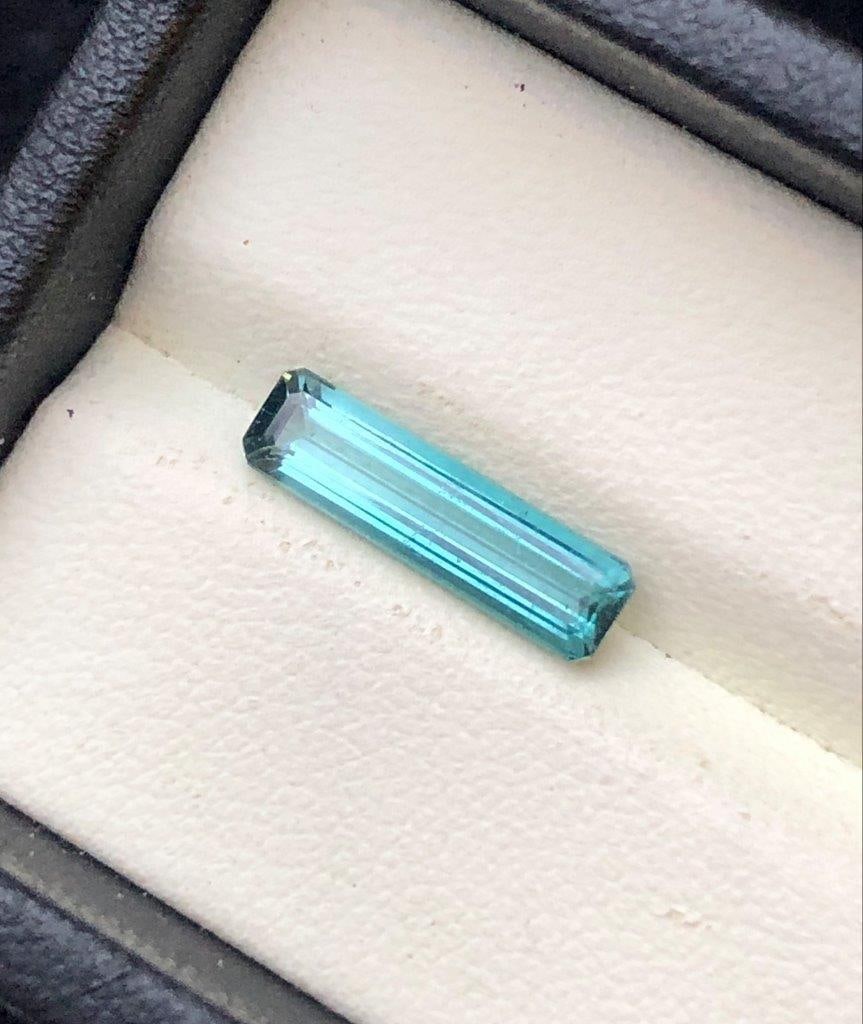 2.05 CARATS BLUISH TOURMALINE GEMSTONE - 15X4X4 mm: 2.05 CARATS BLUISH TOURMALINE GEMSTONE - 15X4X4 mm SHIPPING: 23$ Worldwide