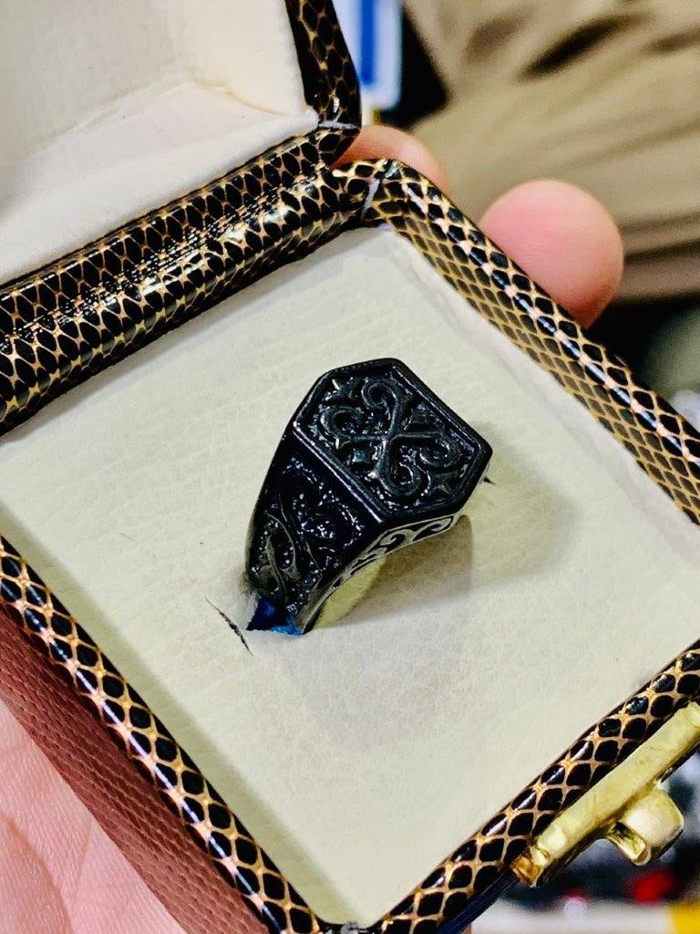 Royal Crown Ring Mens Gale Ring: Royal Crown Ring Mens Gale Ring FREE SHIPPING Shipping rates are determined by Parcel weight and destination.