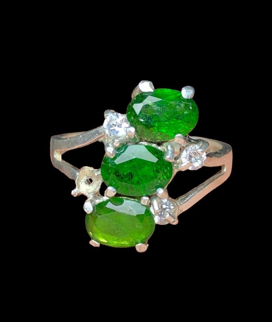 Tsavorite Garnet Wedding Ring: Tsavorite Garnet Wedding Ring FREE SHIPPING Shipping rates are determined by Parcel weight and destination.