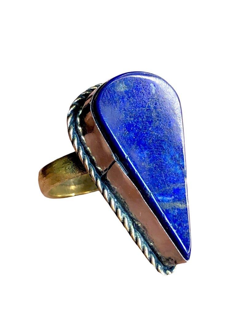 Vintage Ring - Lapis Lazuli RING: Vintage Ring - Lapis Lazuli RINGFREE SHIPPING Shipping rates are determined by Parcel weight and destination.